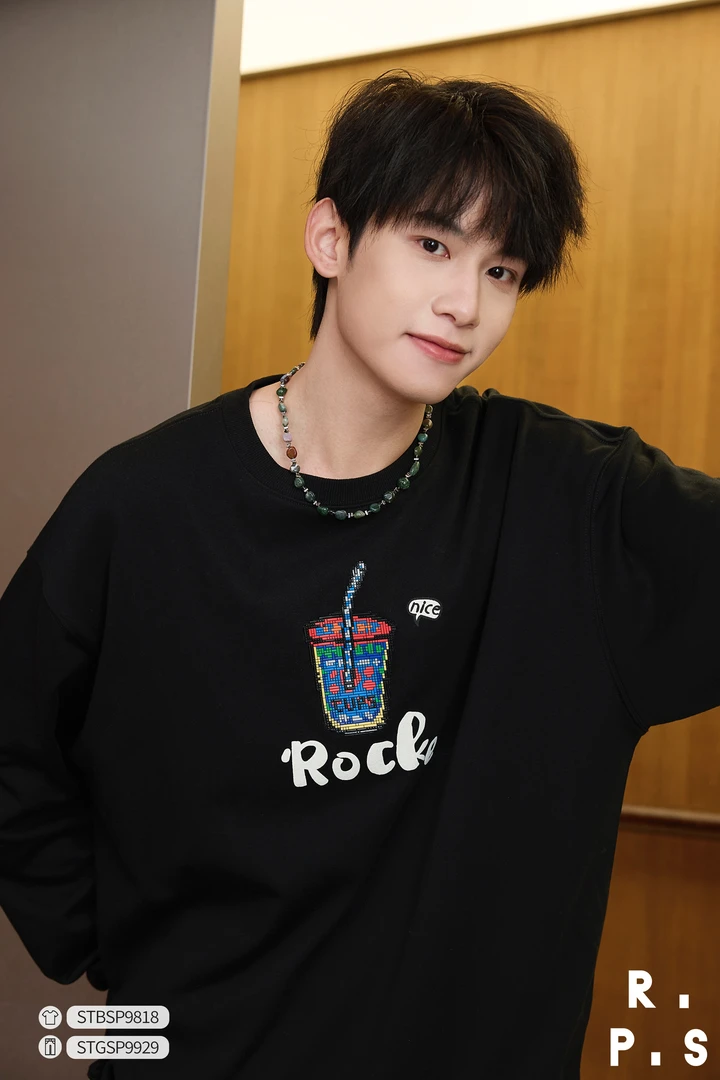 青少年卡通印花卫衣宽松百搭圆领套头长袖休闲卫衣纯棉时尚