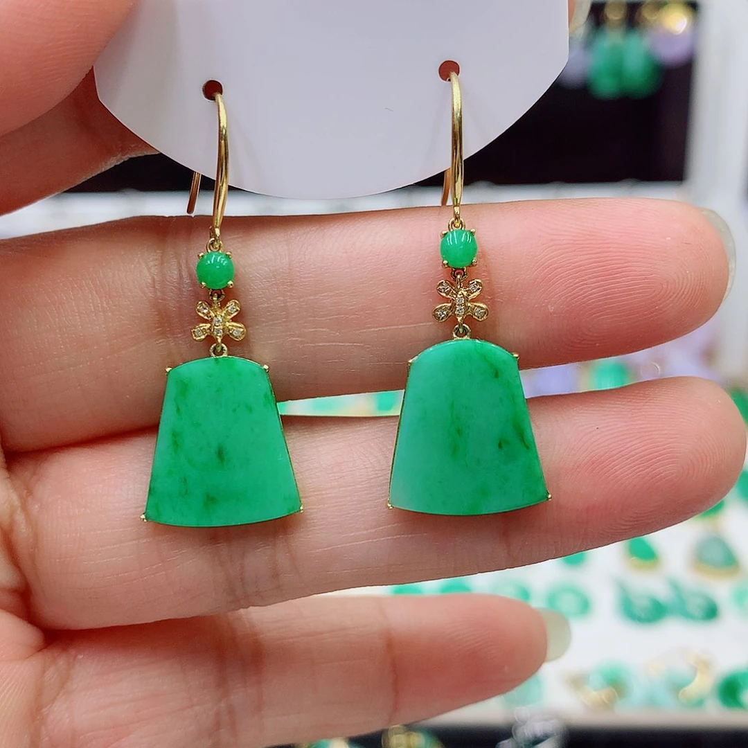 翡翠18K金镶嵌耳饰的