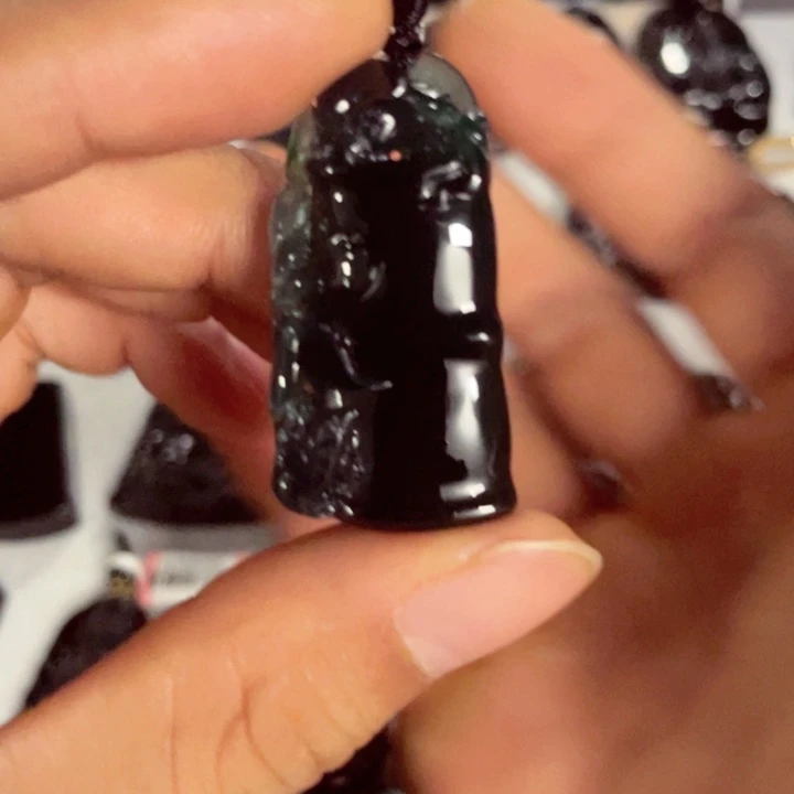 翡翠未镶嵌颈饰竹节