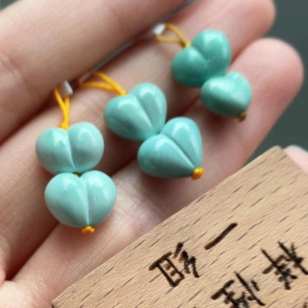 绿松石未镶嵌颈饰