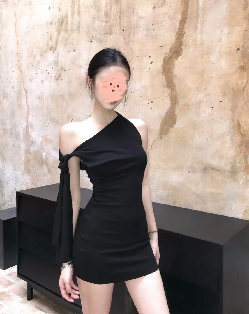 斜肩飘带性感黑色连衣裙女夏修身显包臀法式气质裙子露肩