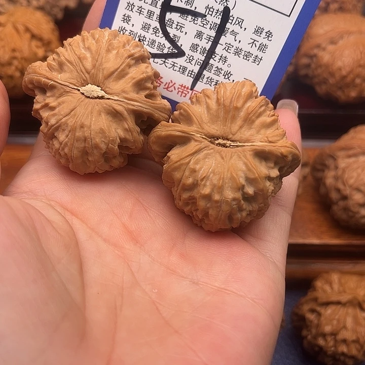 柏香籽/百香籽吊坠白狮子头40
