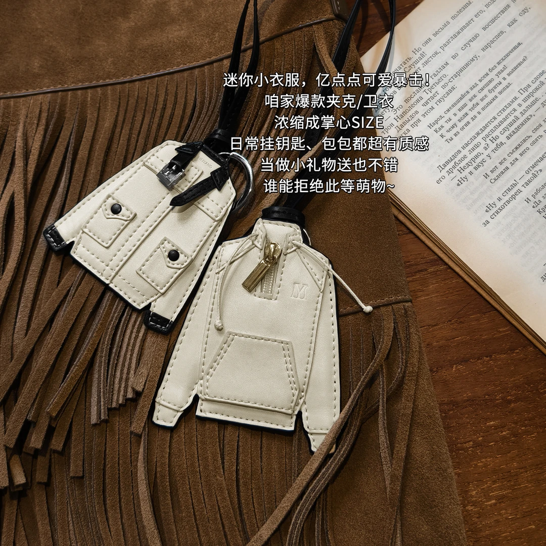 A美洋MEIYANG 迷你衣服挂件 【商场同款】miu系皮质挂饰-周四