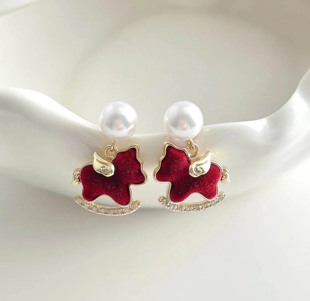 铜合金仿珍珠耳饰 红色丝绒小马耳钉小众高级感O0453