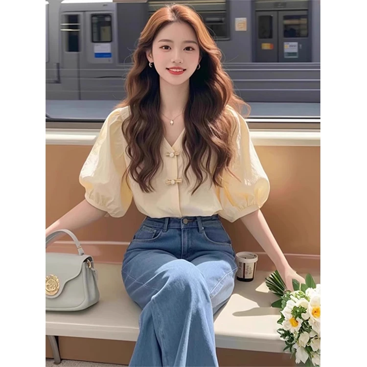 新中式国风杏色盘扣短袖衬衫女日常通勤开春小众穿搭气质别致上衣