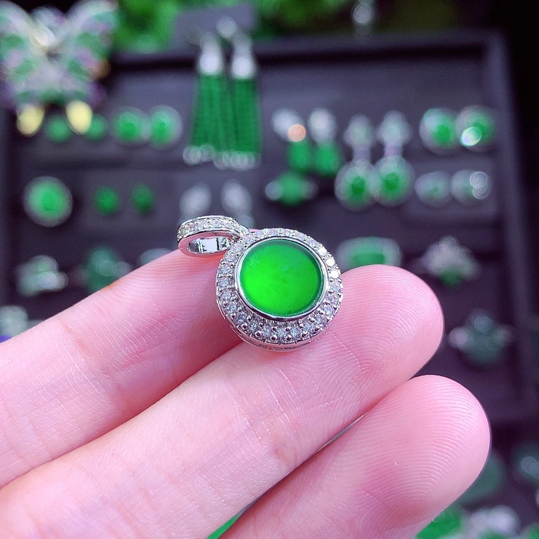 颈饰未镶嵌翡翠挂件