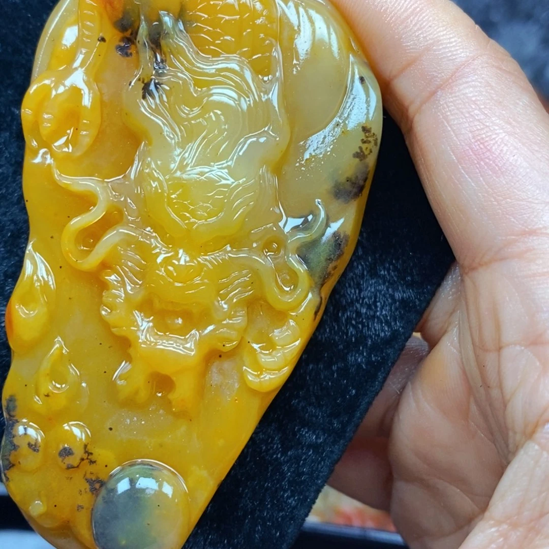 未镶嵌石英质玉（黄龙玉）颈饰