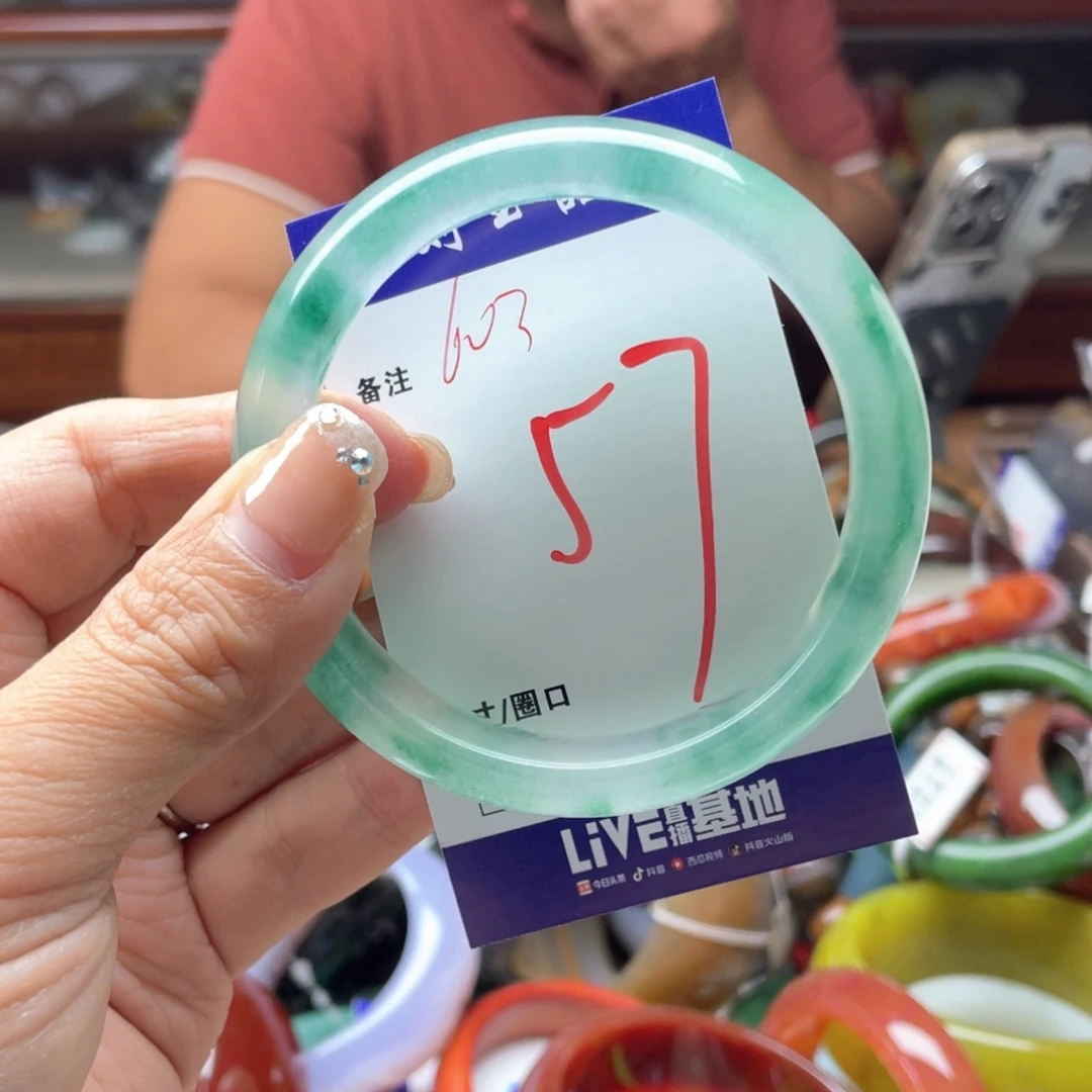 未镶嵌手镯石英岩玉