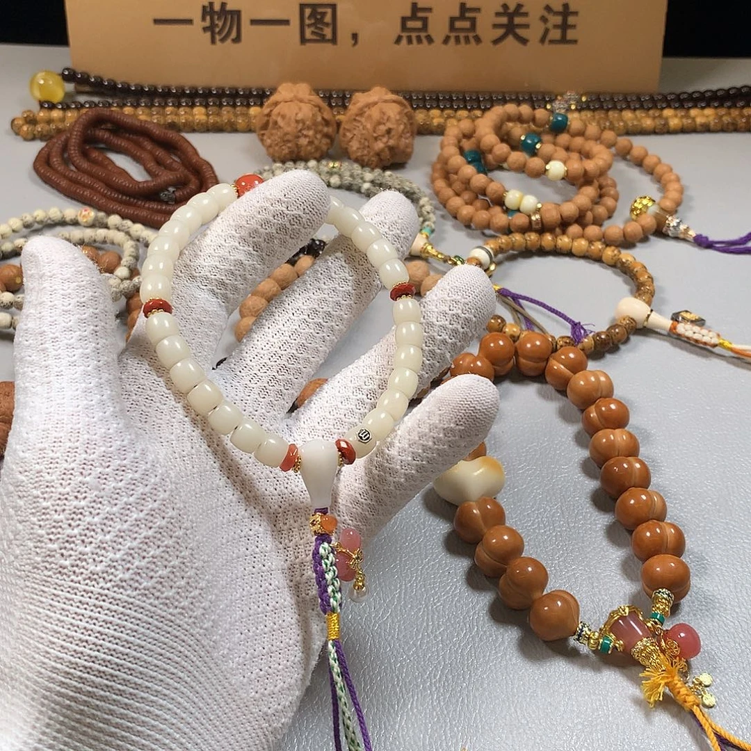 吊坠白玉菩提。。。。。。。。。。