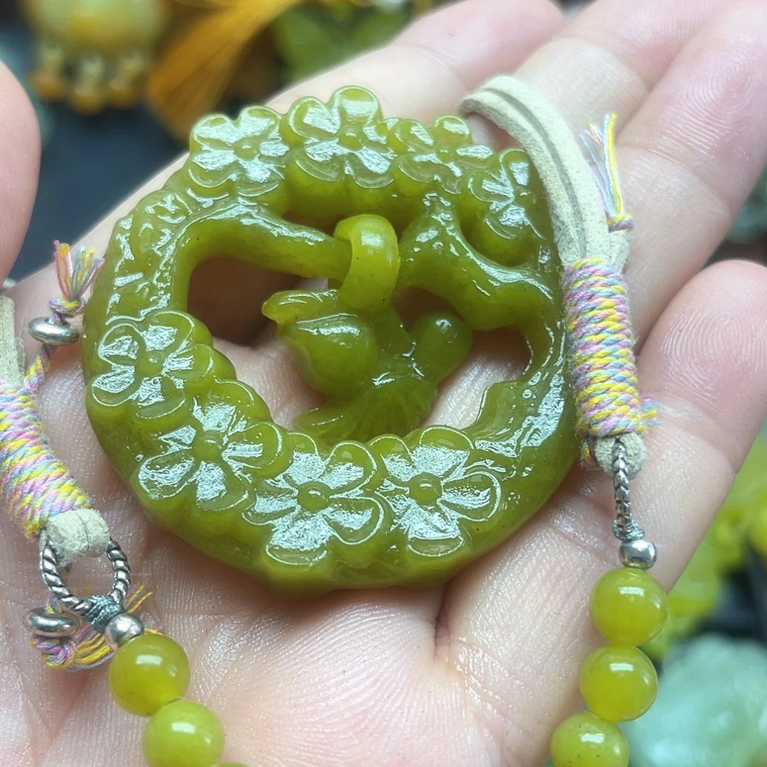 蛇纹石玉未镶嵌颈饰