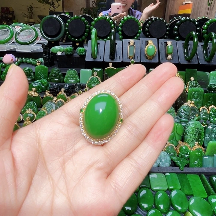 菩****和田玉（碧玉）18K金镶嵌颈饰