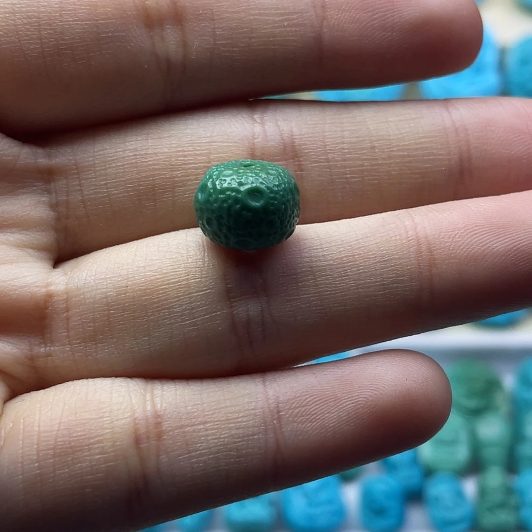 绿松石未镶嵌颈饰