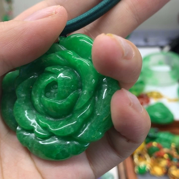 颈饰未镶嵌翡翠吊坠