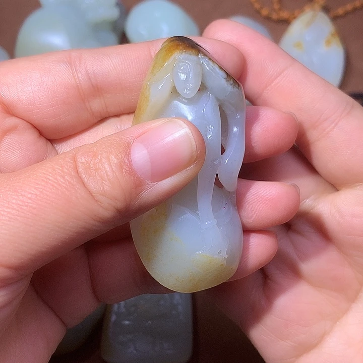 我***天和田玉未镶嵌颈饰