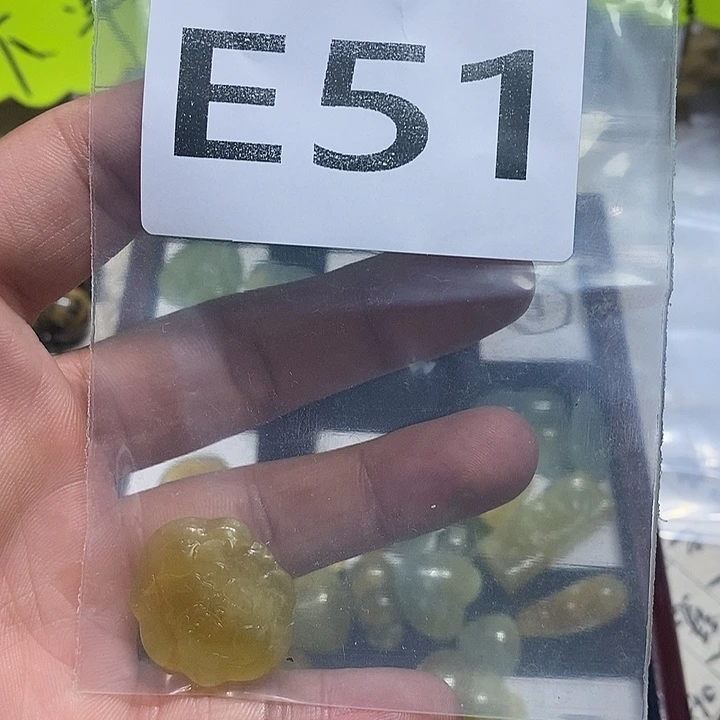 枣***镜蛇纹石玉未镶嵌颈饰