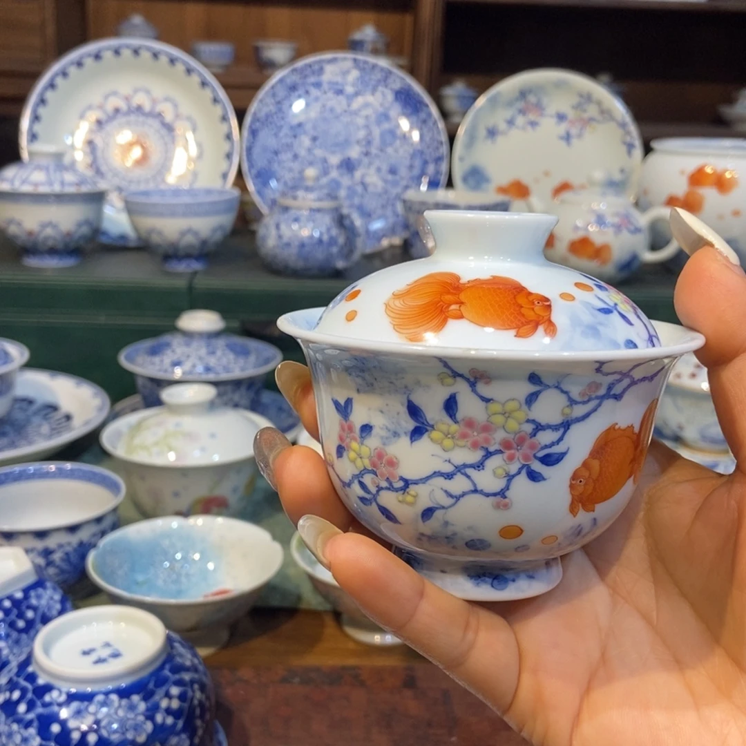 隐艺矾红金鱼盖碗