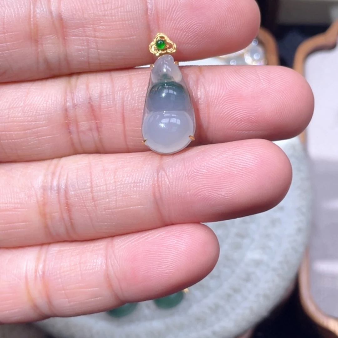 翡翠18K金镶嵌颈饰