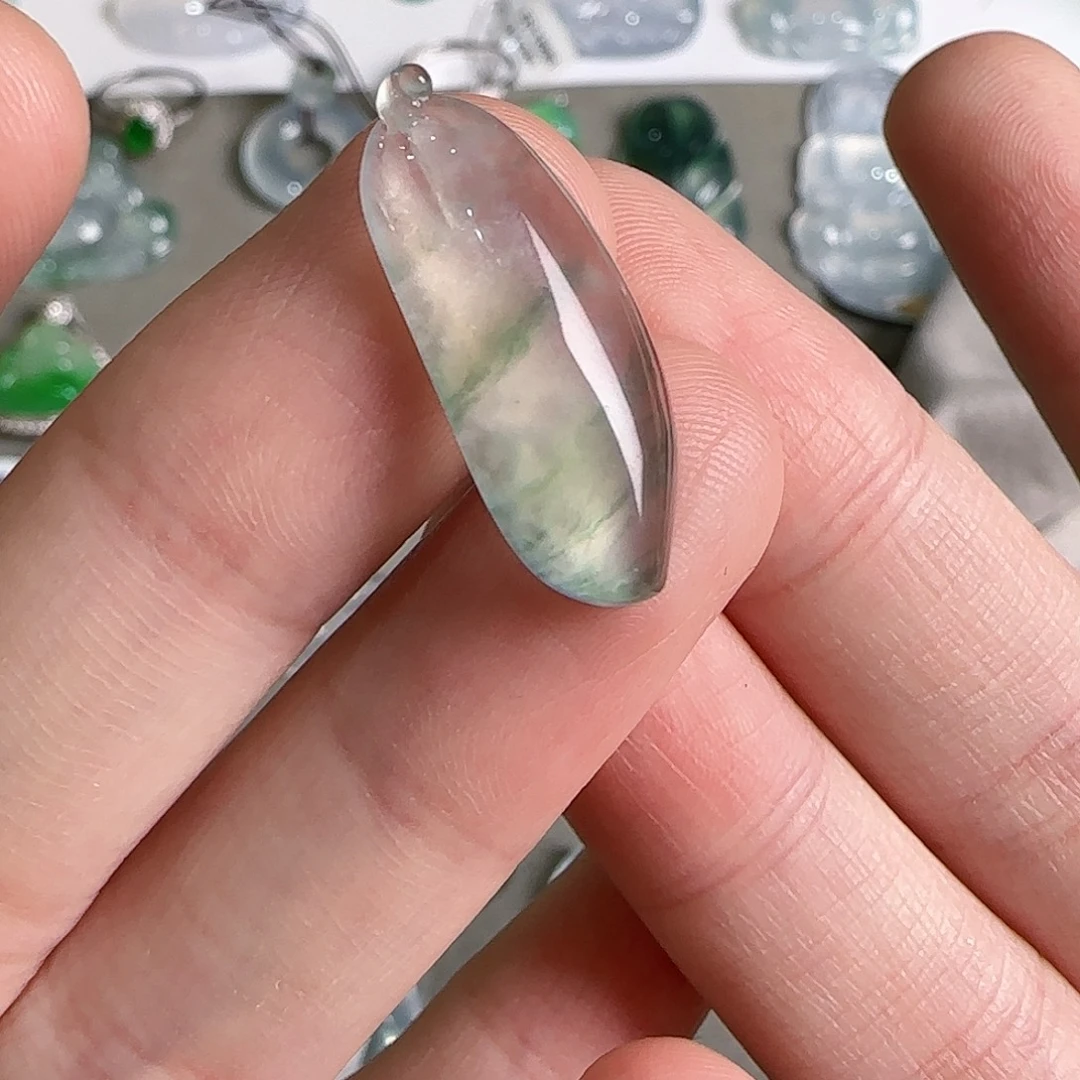 翡翠未镶嵌颈饰