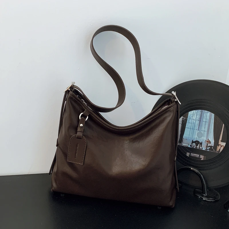 简约腋下单肩包通勤上课学生包秋冬复古腋下托特包百搭休闲单肩包