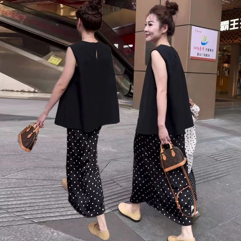 超火气质穿搭一整套时尚减龄宽松圆领无袖上衣波点半裙韩系两件套
