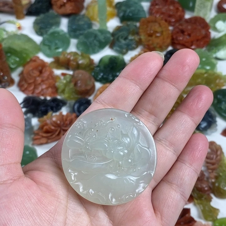 蛇纹石玉颈饰未镶嵌