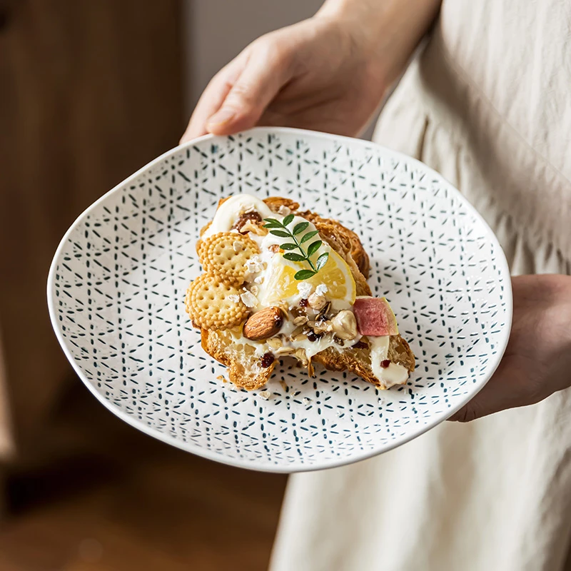 极简风小众陶瓷盘创意浮雕线条平盘家用菜盘美感十足意面盘餐具