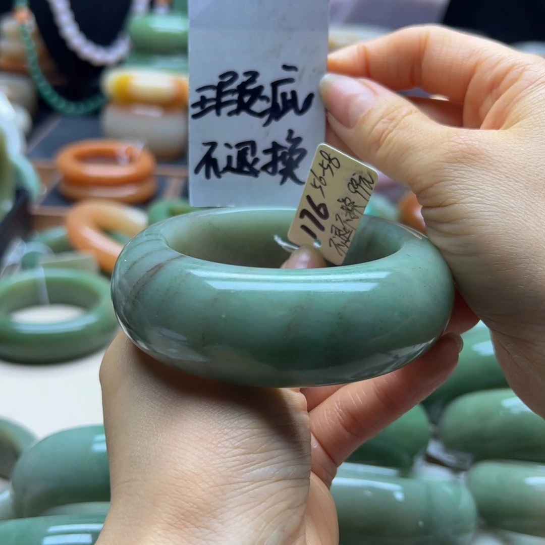 石英岩玉未镶嵌手镯