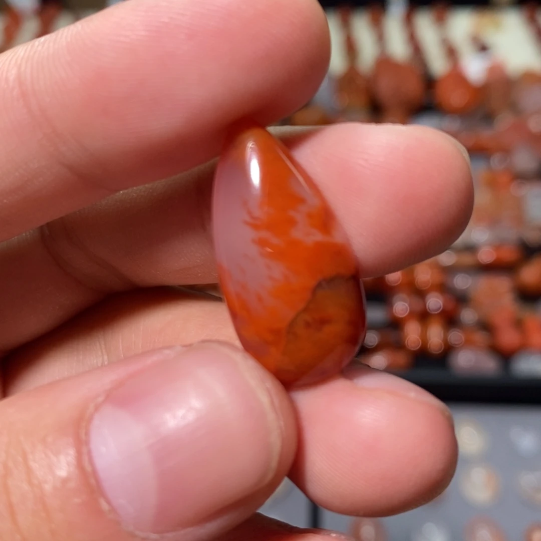 南红玛瑙冰飘未镶嵌水滴1