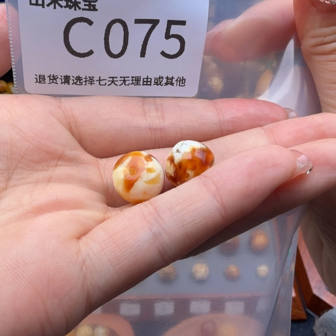 琥珀裸石未镶嵌微****?