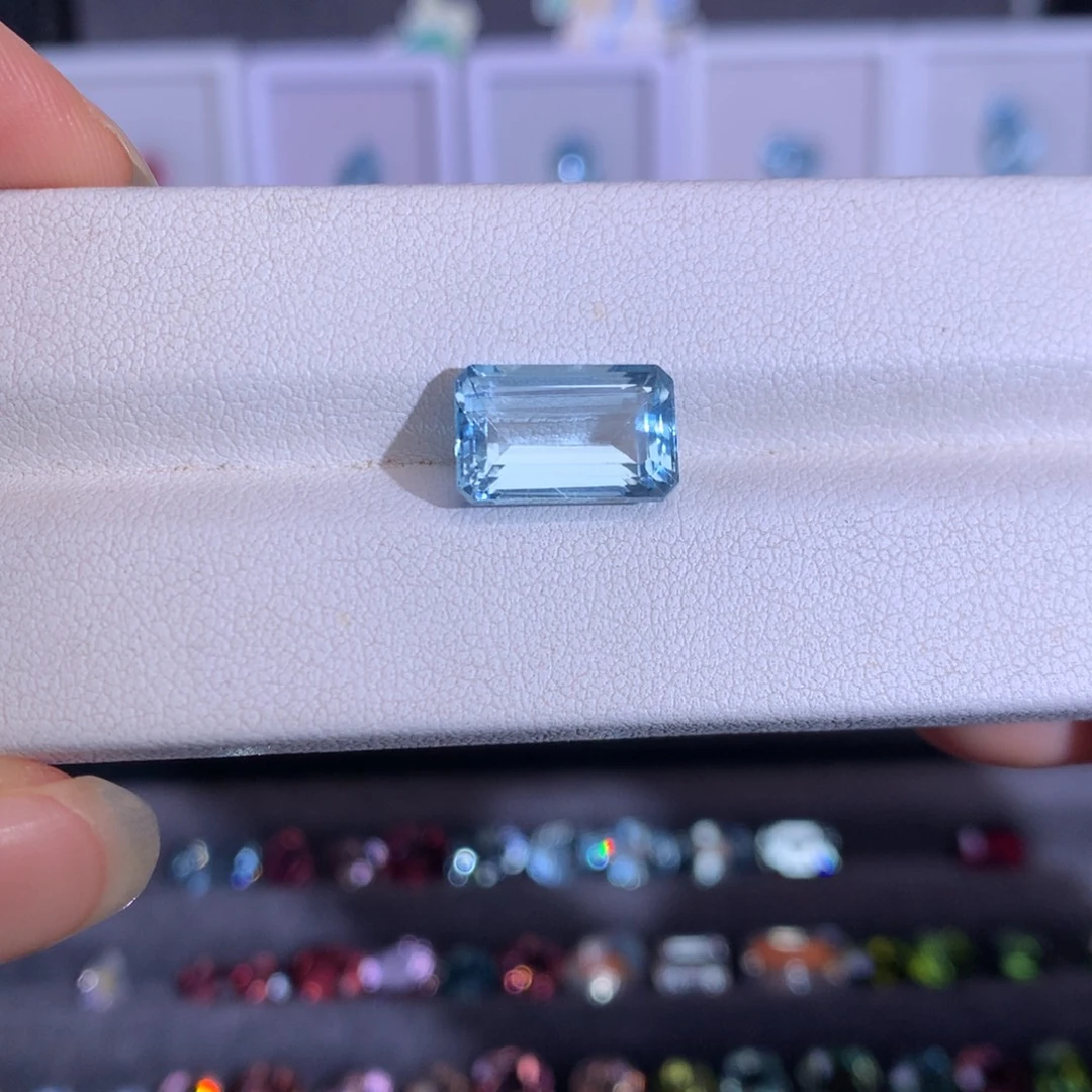 N***A未镶嵌笔搁海蓝宝石5.11ct