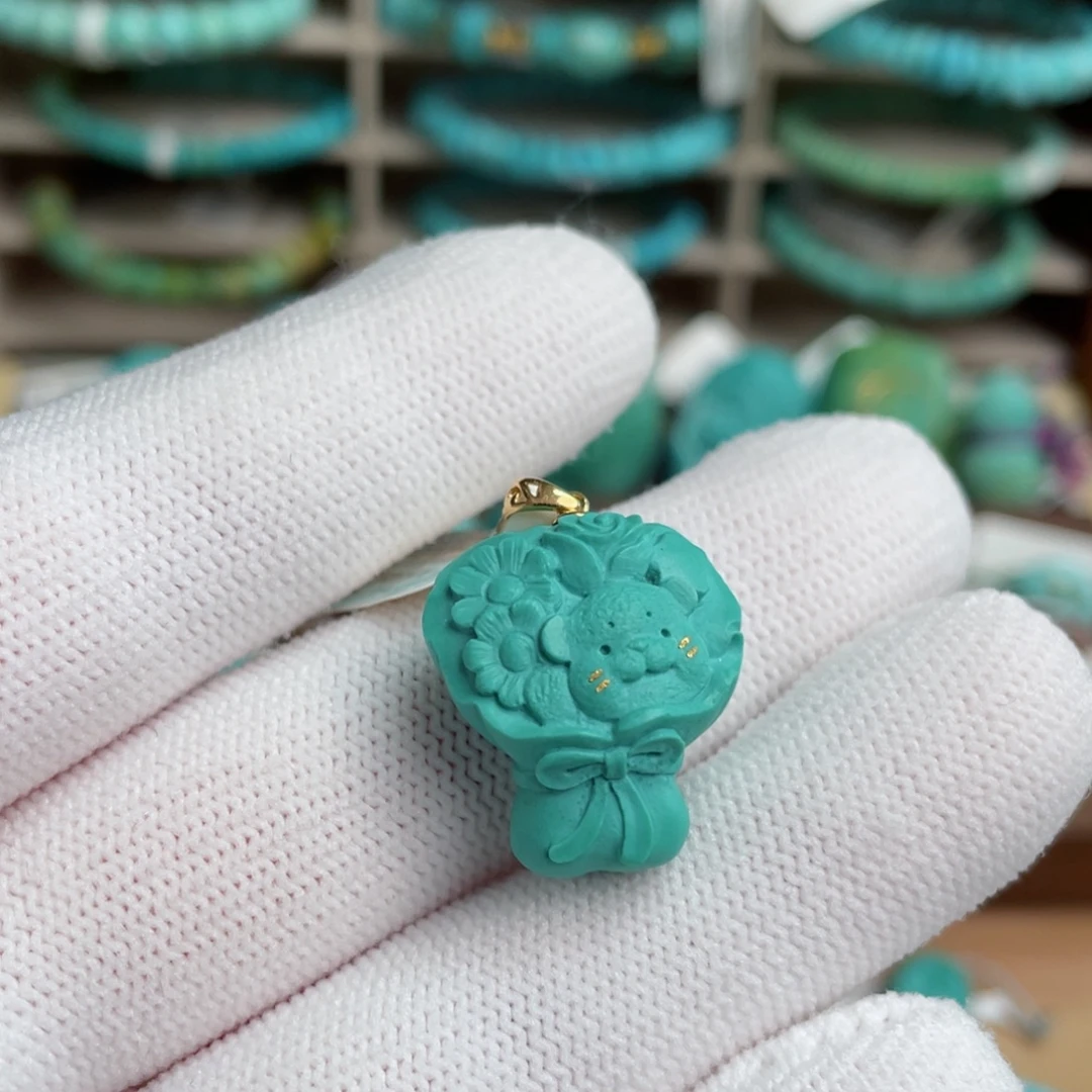 绿松石18K金镶嵌玉化花花熊