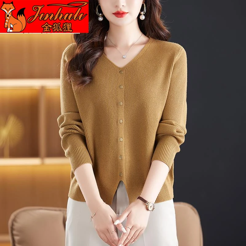 金狐狸纯色长袖V领针织衫女2024新款秋季铜扣设计上衣时尚