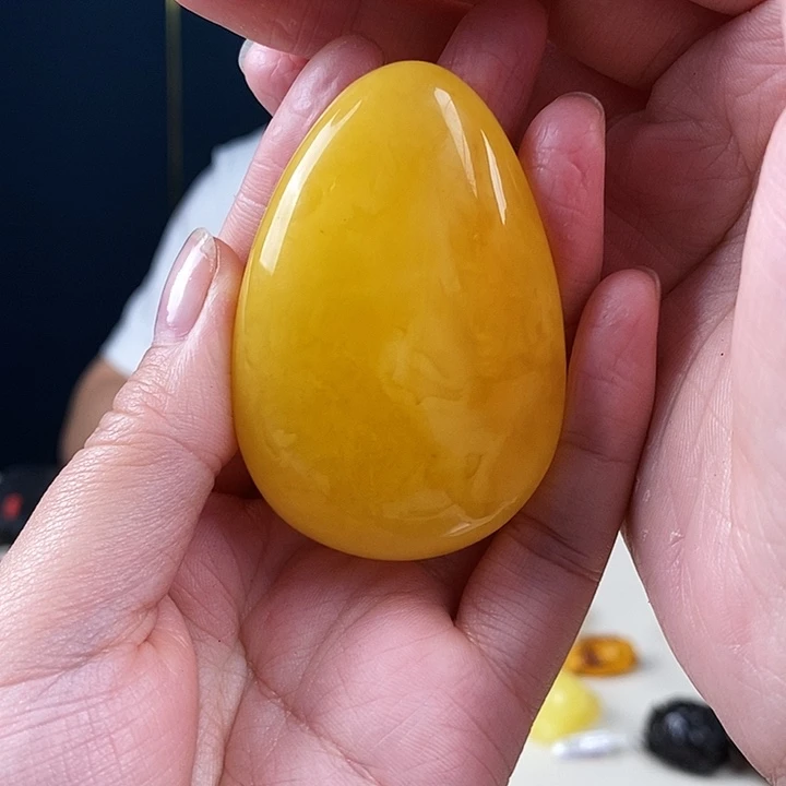 蜜蜡未镶嵌珠宝奇石