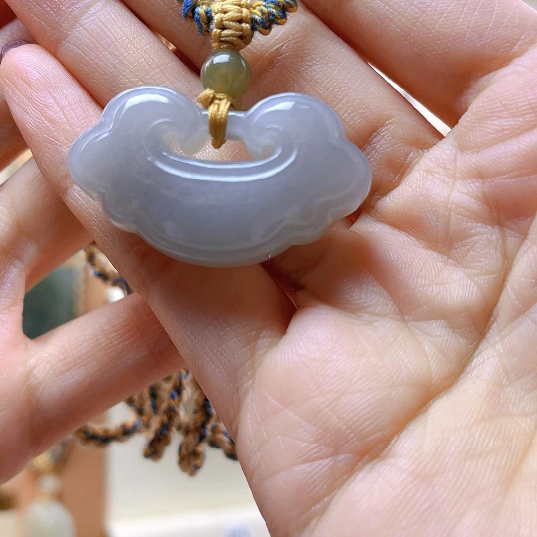 和田玉吊坠(赠链)未镶嵌?****柜