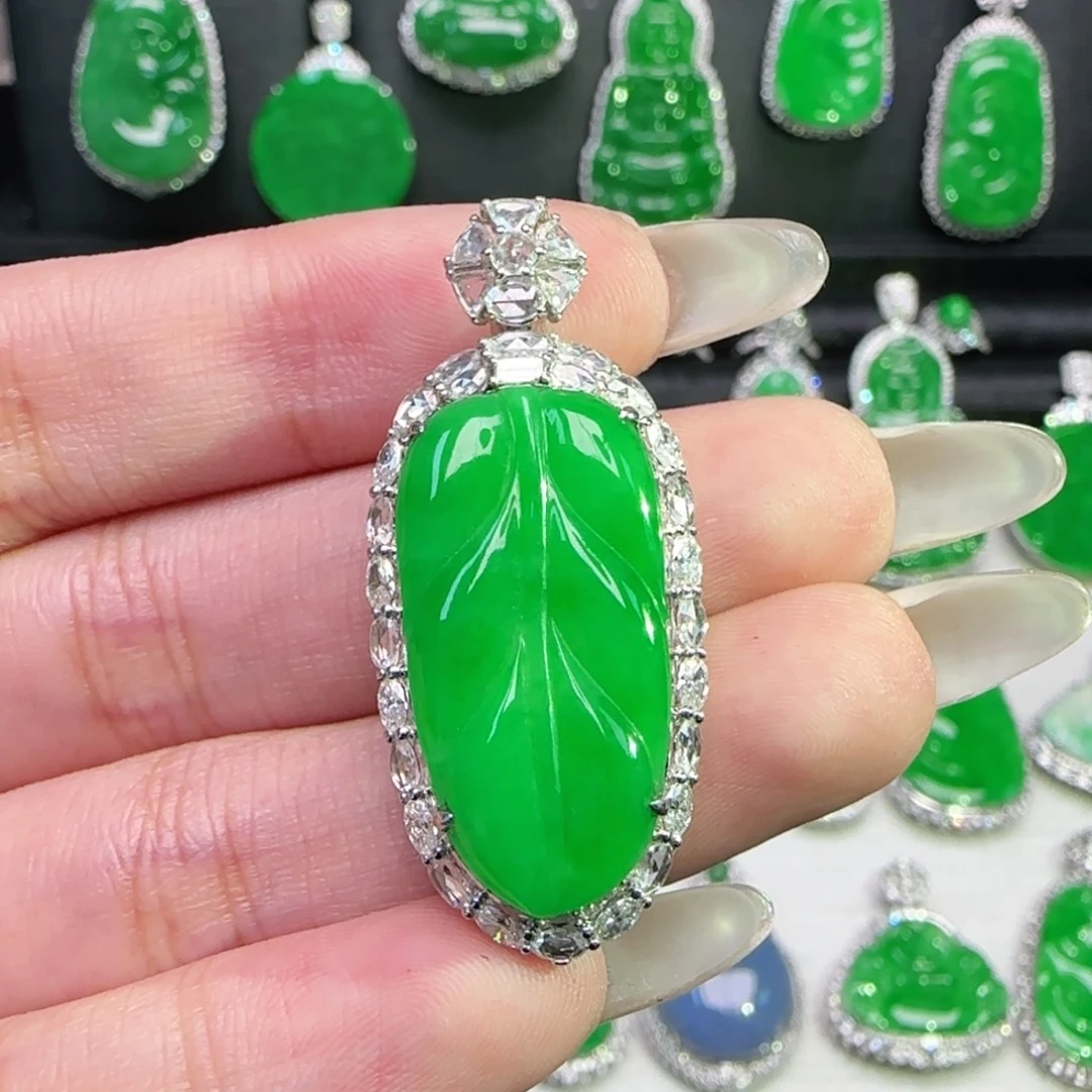 翡翠18K金镶嵌颈饰