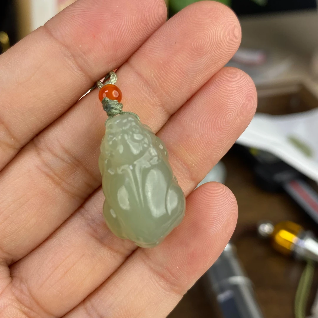 和田玉冰底小貔貅