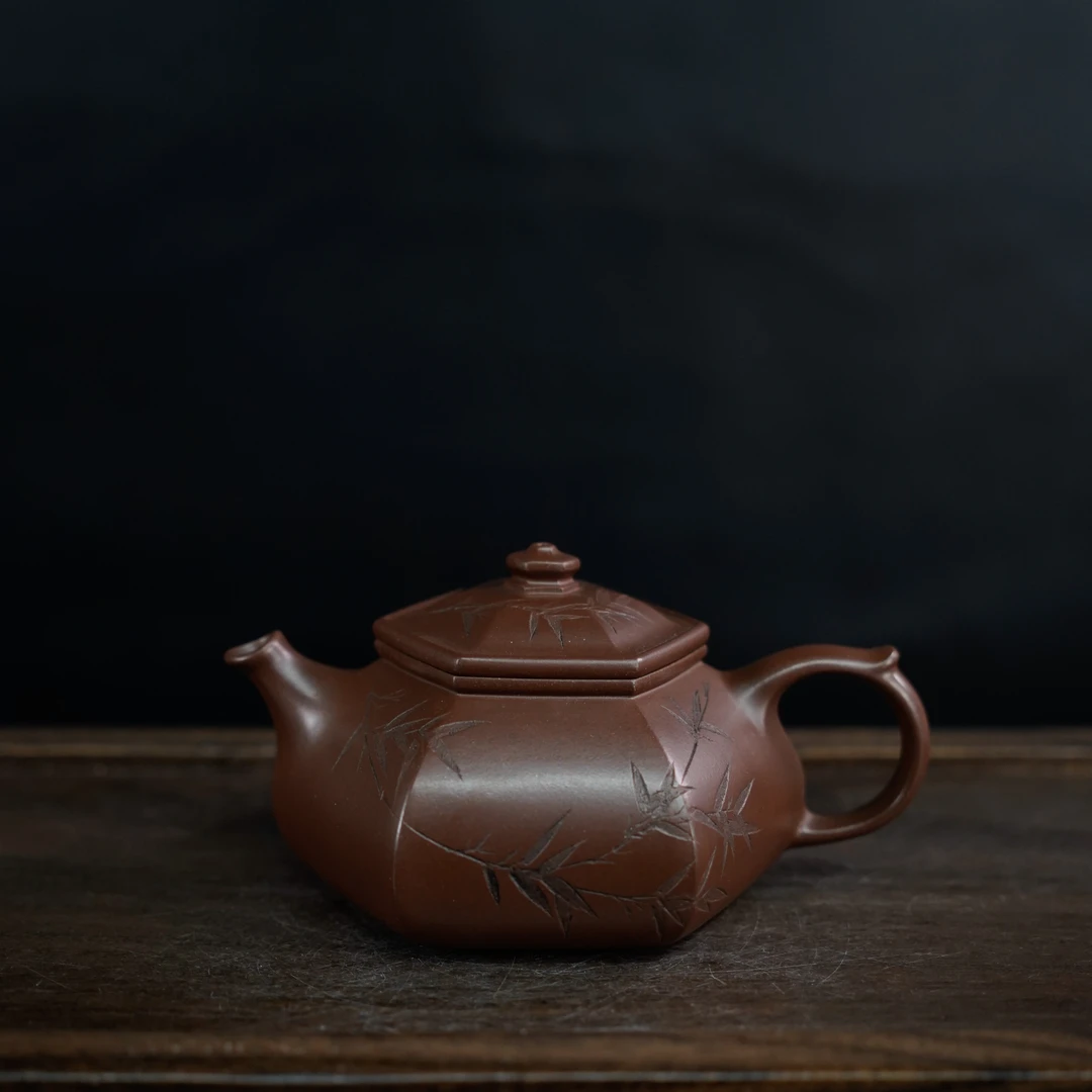 GSZS-7052  杨瑶芬  宜兴手工紫砂 六方寒江 昌鸿刻绘