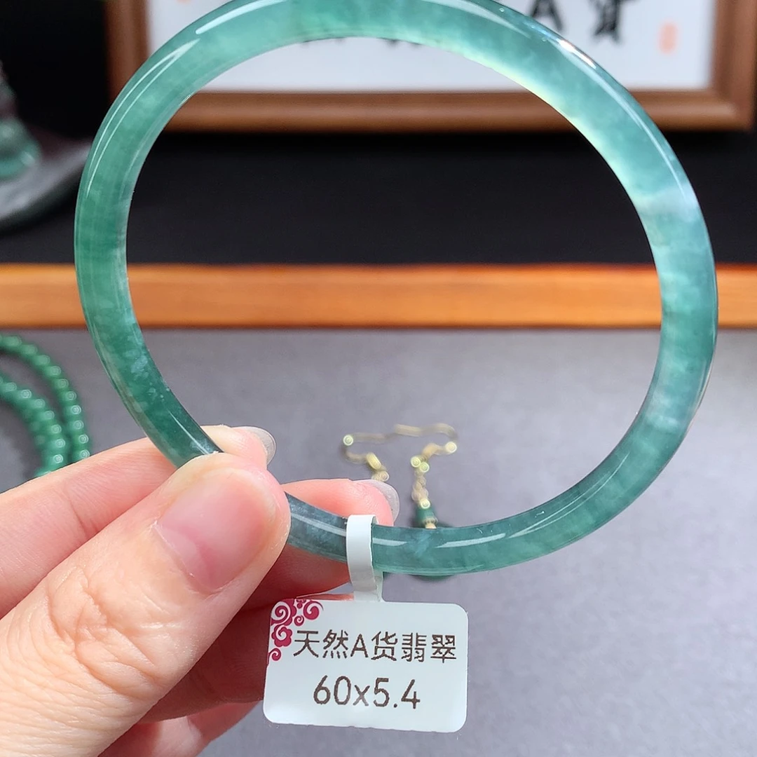 翡翠手镯（圆镯）未镶嵌