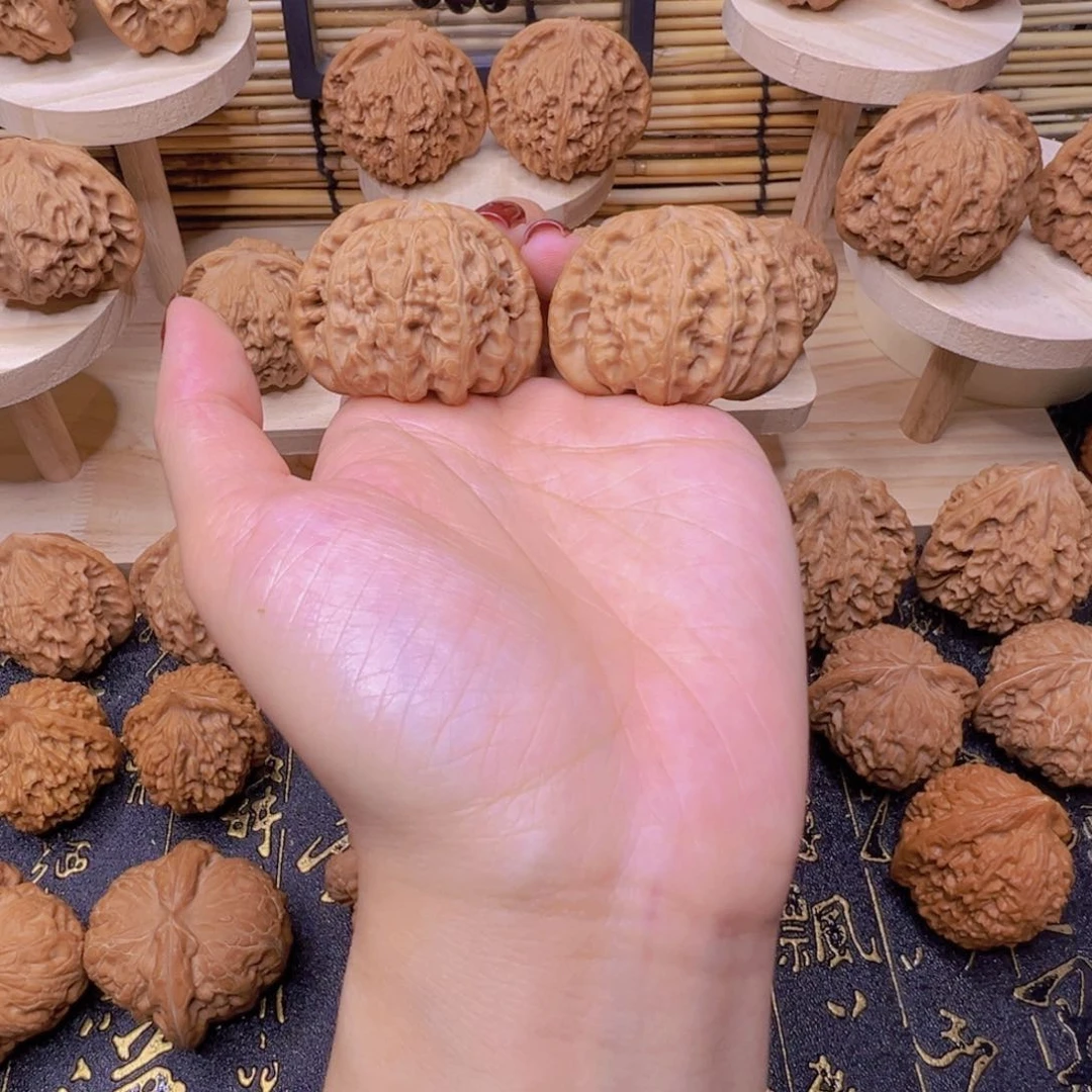 桃核把件白狮子41手把件