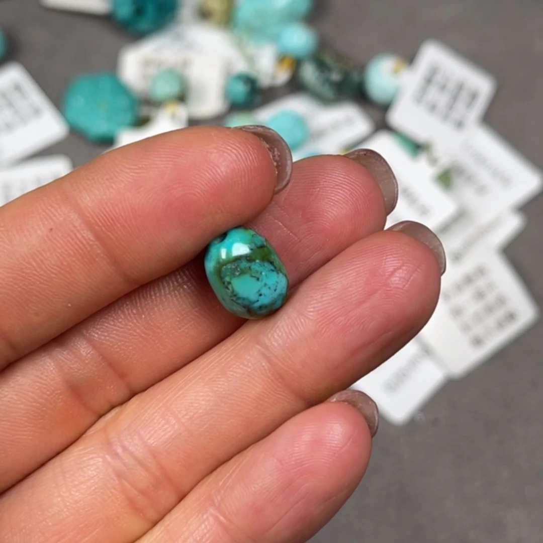 绿松石未镶嵌珠宝奇石