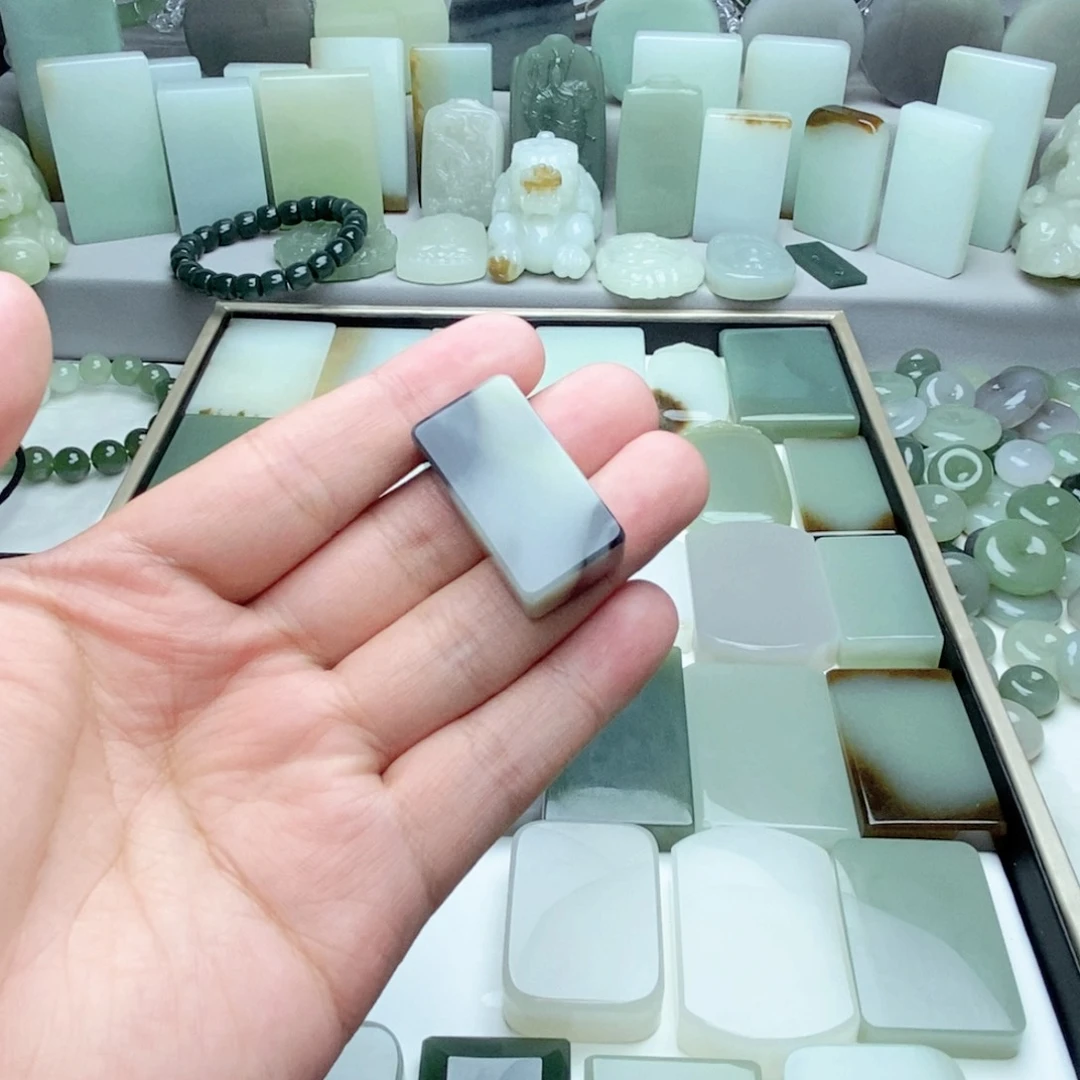 和田玉未镶嵌颈饰阿*哥