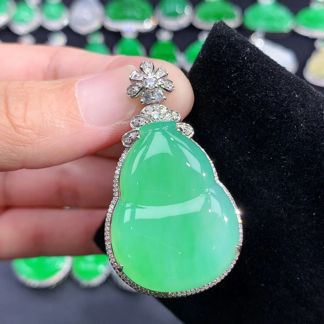 翡翠18K金镶嵌吊坠(赠链)