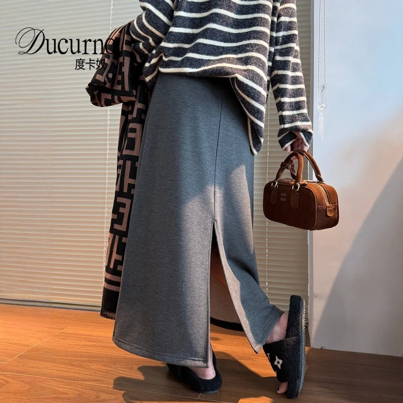 休闲毛呢半身裙女2026秋冬新款百搭气质开叉包臀显瘦一体绒长裙子