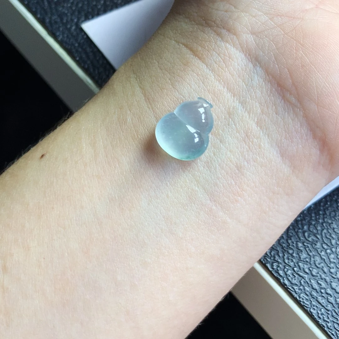 翡翠未镶嵌吊坠(不含链)葫芦