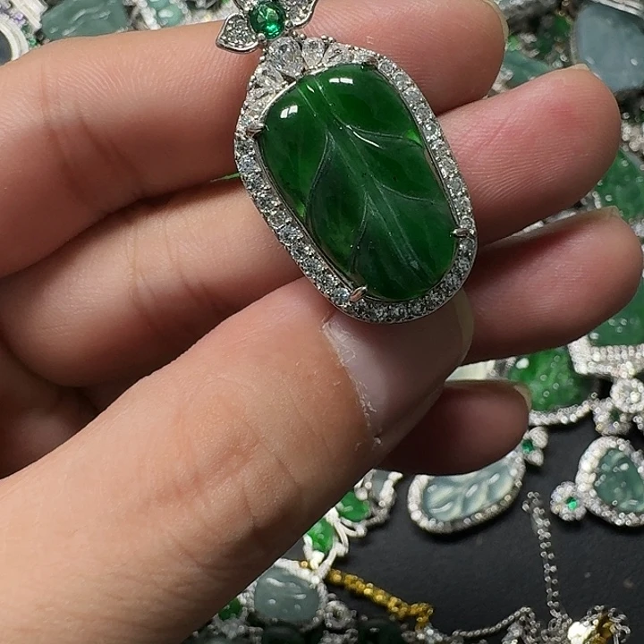 翡翠未镶嵌颈饰天然A货翡翠放漏