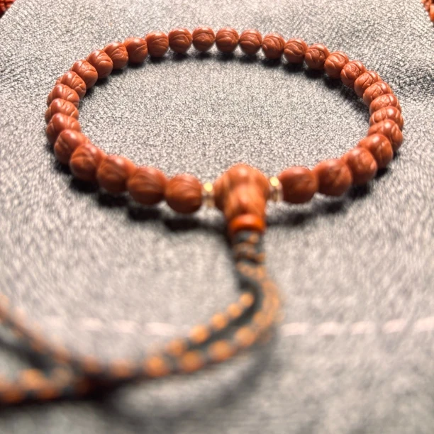 秦岭野生龙纹桃核原色精修精品玉龙脊精卡0.85手持