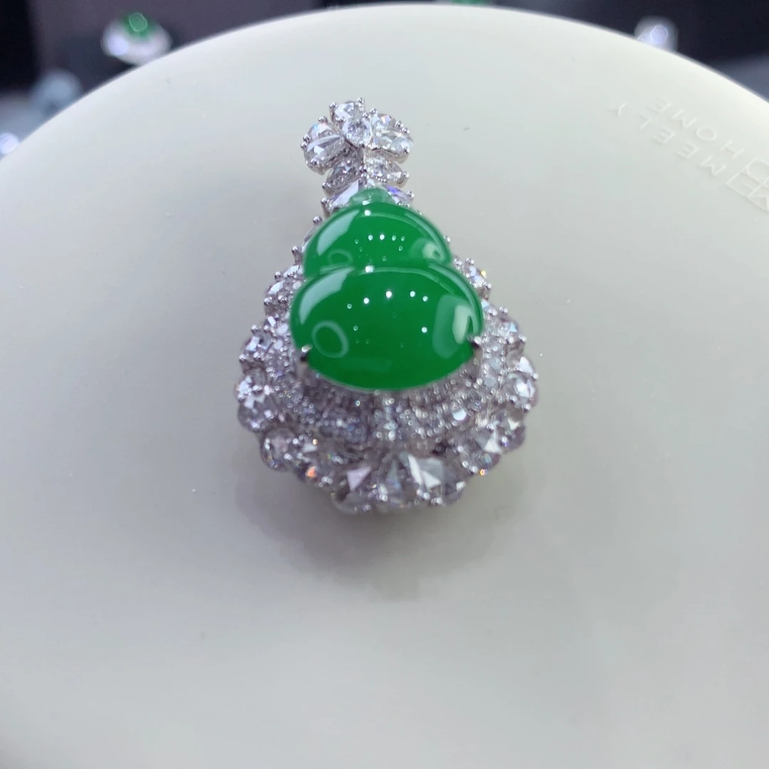 翡翠18K金镶嵌颈饰