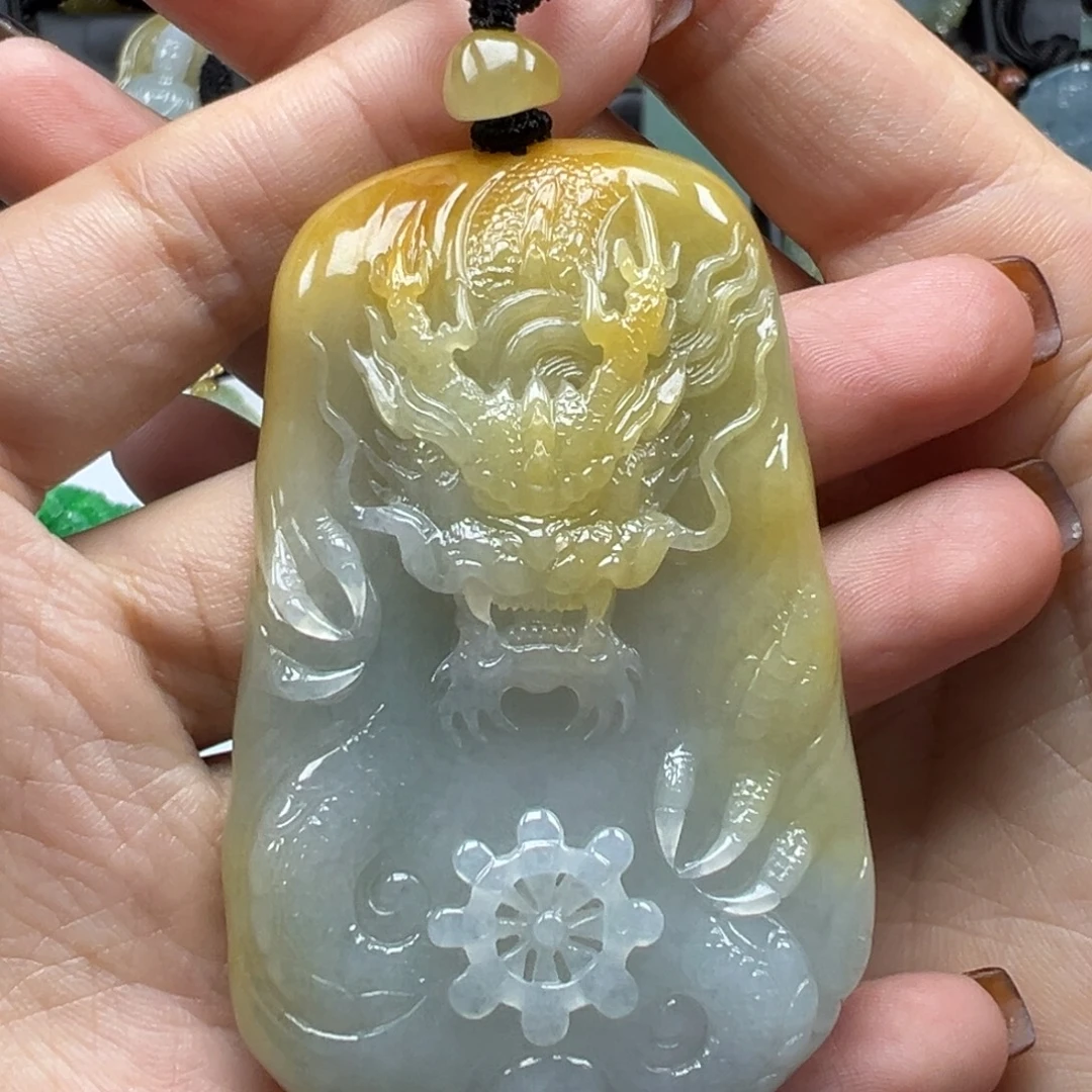 翡翠未镶嵌颈饰龙