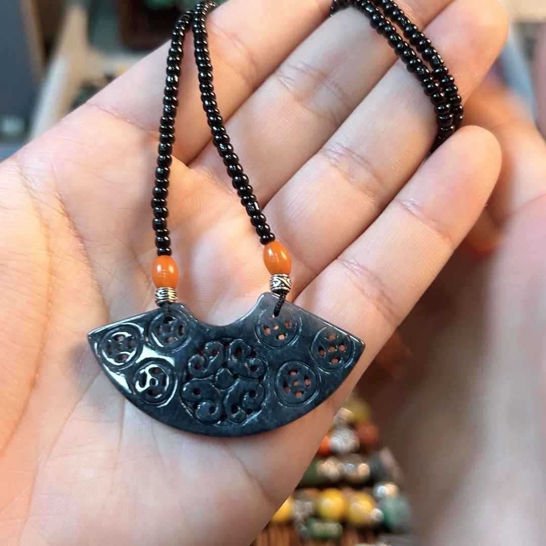 翡翠颈饰未镶嵌吊坠