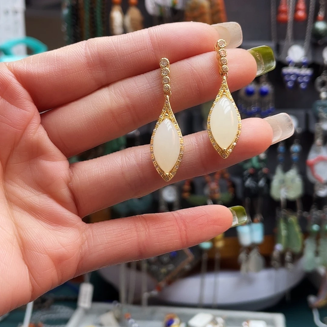 白***n和田玉银S925镀金镶嵌耳饰饰品